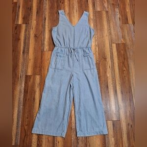 Old Navy Blue Chambray Denim  Sleeveless Wide Leg Capri Jumpsuit Large Pockets